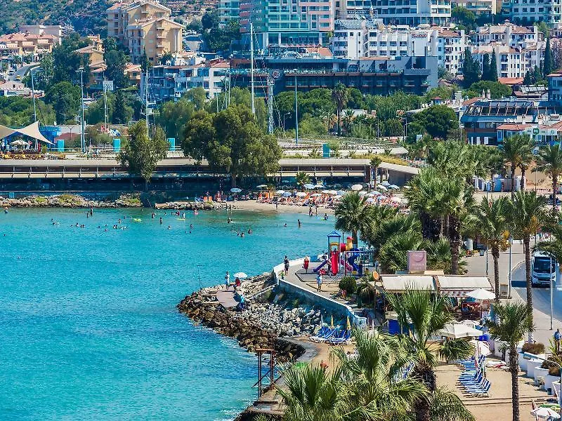 فندق ديريجي كوشاداسيه 4*,